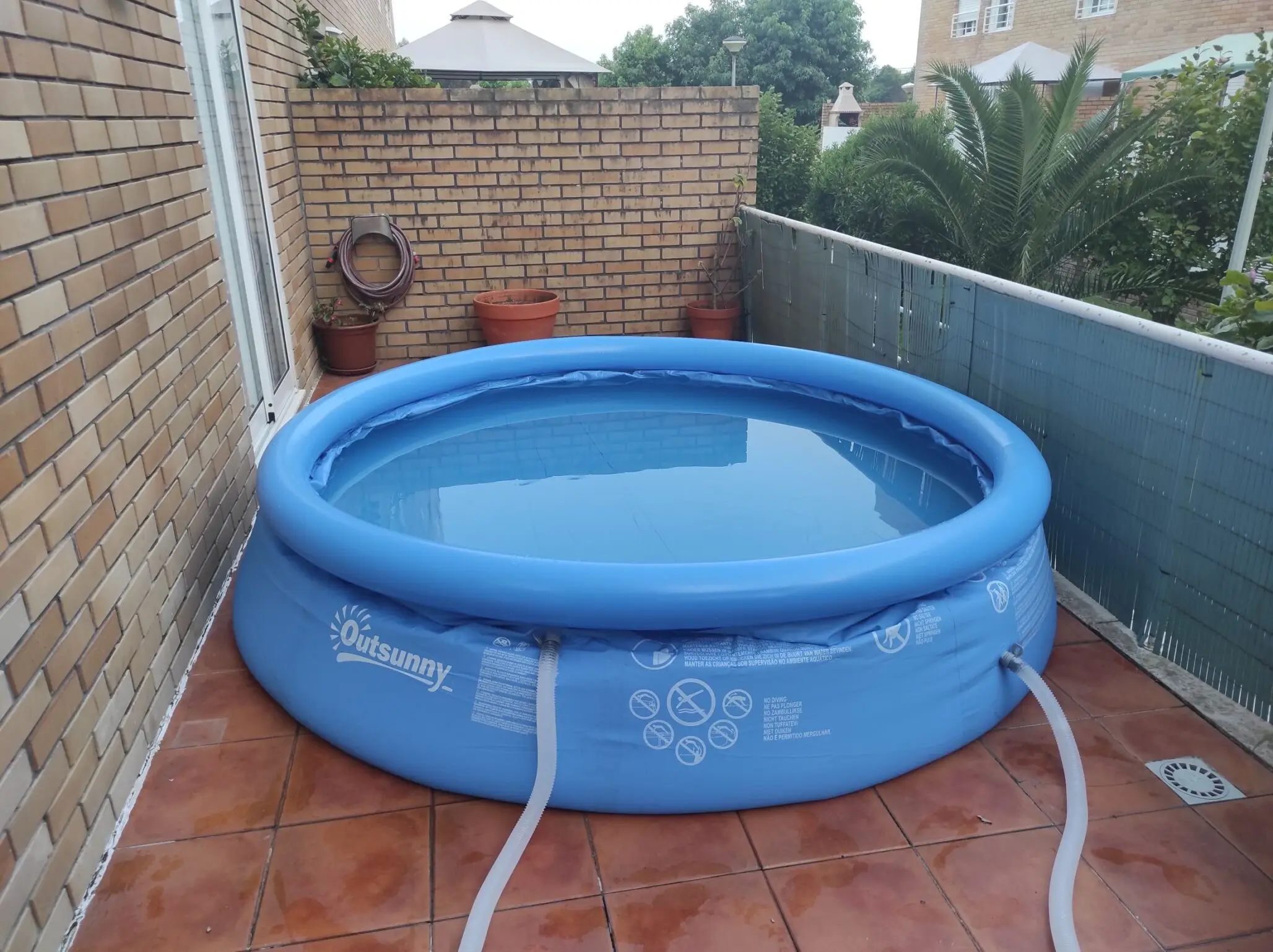 Superior 9Ft Family-Sized Round Inflatable Swimming Pool